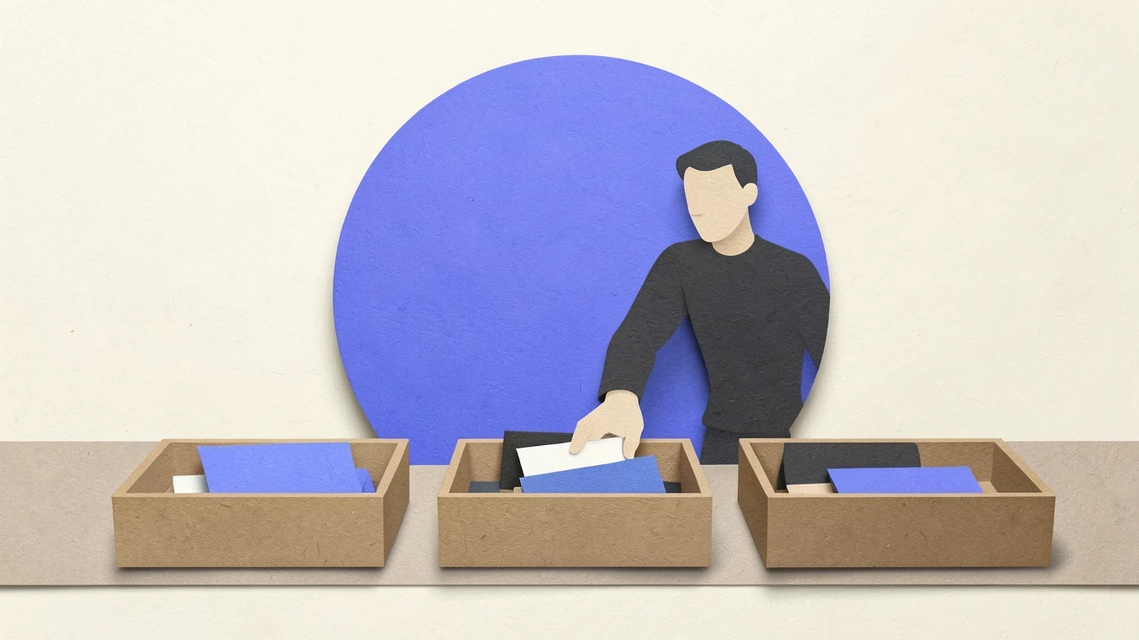 Ilustración en papel recortado: una persona separa fichas de clientes en tres charolas