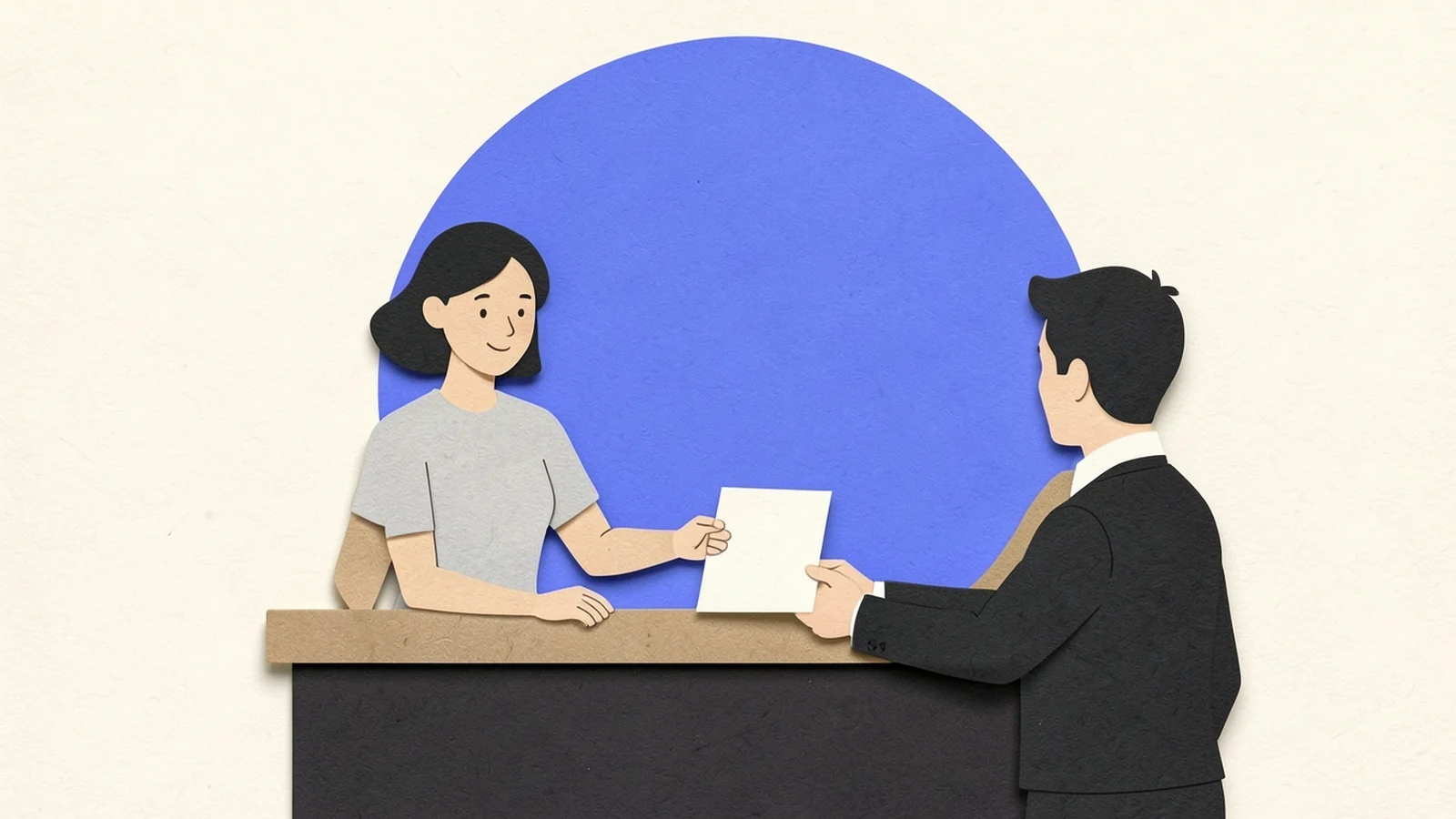 Ilustración en papel recortado: un dueño de negocio entrega una cotización a su cliente en el mostrador